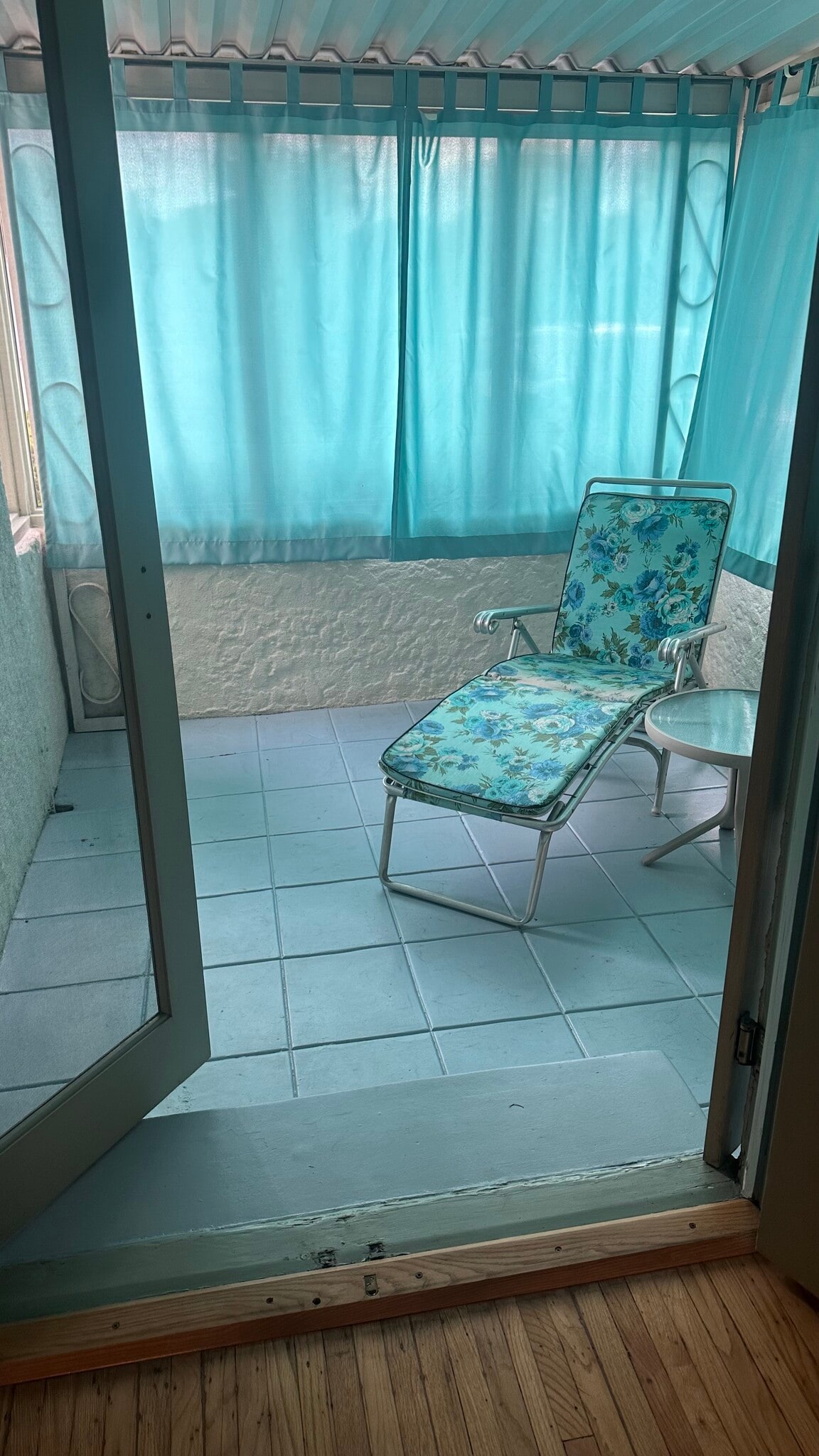 Front patio - 634 N Naomi St