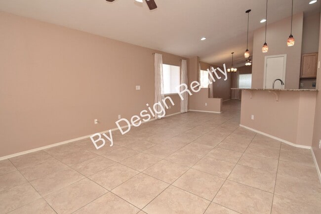 Building Photo - Corner Lot 3 Bed 2 Bath Home Near El Conquistador Golf