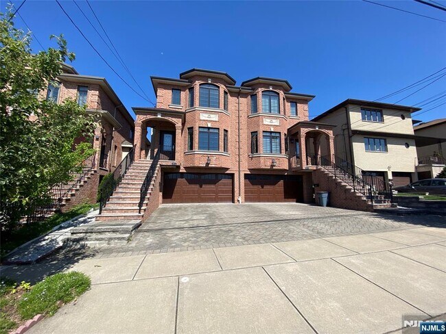Building Photo - 235A Glen Ave