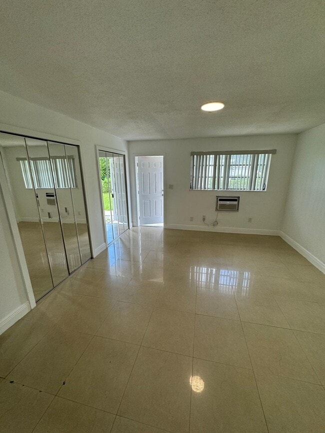 Building Photo - 512 SW 2nd St