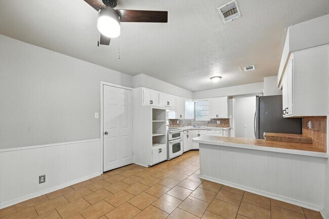 Building Photo - QUAINT 3 Bed, 2 Bath Home in Mckinney, TX!...