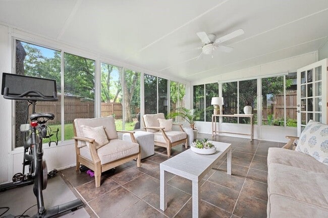 Building Photo - 2609 Friar Tuck Ln