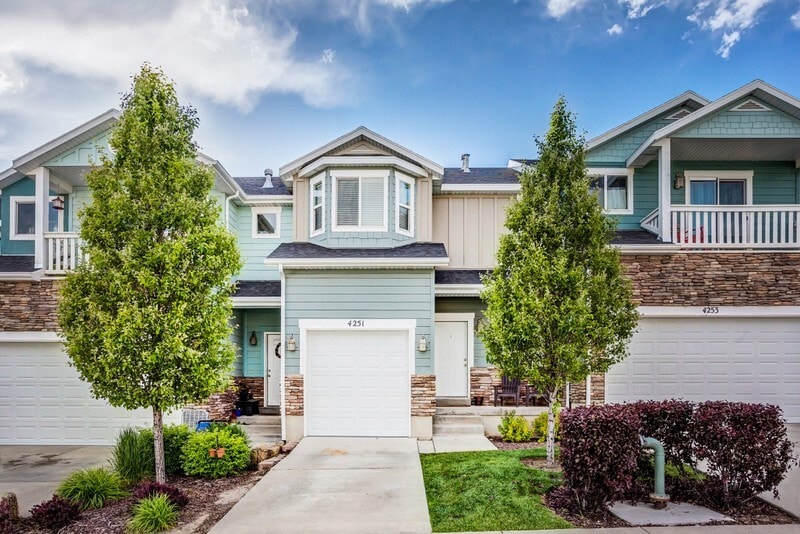 Building Photo - 4251 Cresthaven Ln