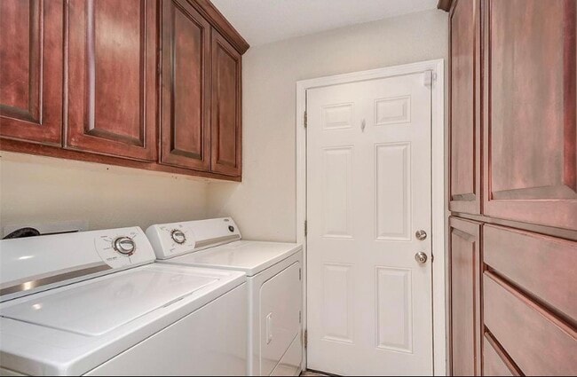 Building Photo - 2503 Bering Dr