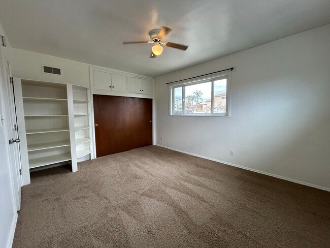Building Photo - 5074 La Dorna St