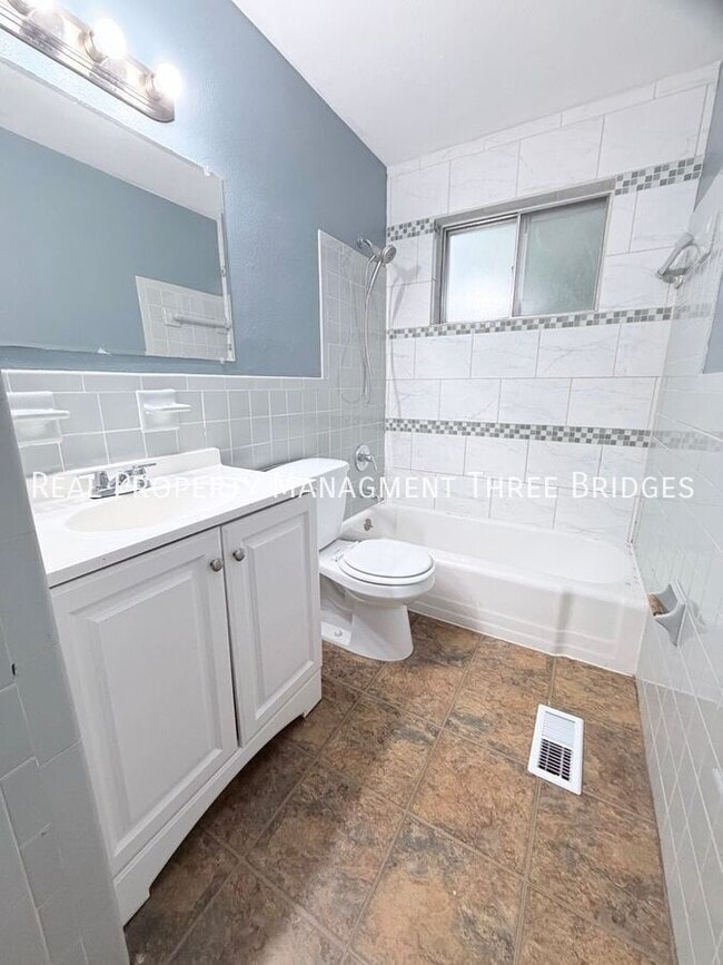 Building Photo - 7025 Richwood Ln
