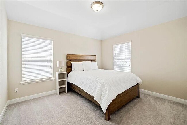 Building Photo - 165 Carlina Lp