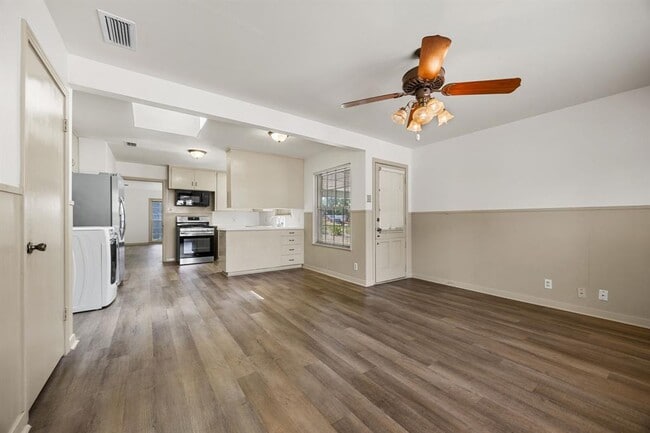 Building Photo - 1702 Ridgemont Dr