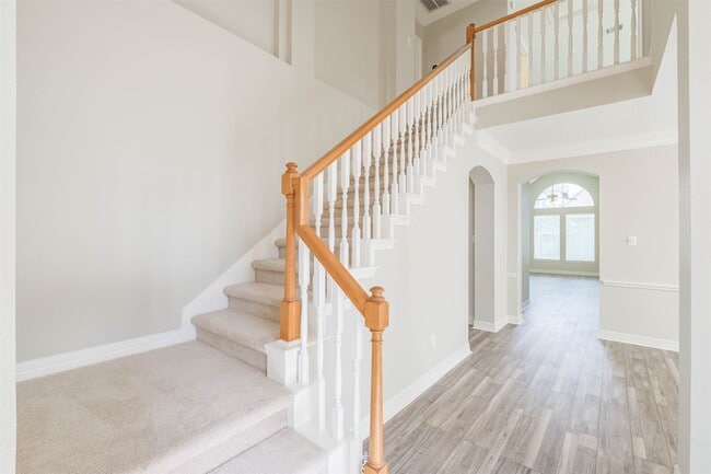 Building Photo - 5911 Brook Bend Dr