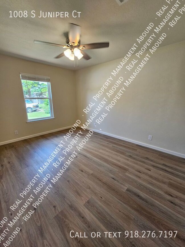 Building Photo - 1008 S Juniper Ct