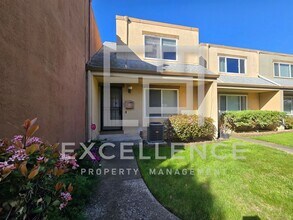 Building Photo - Great 2/1.5 With Parking, Patio, Washer and Dryer, Minutes to Levi Stadium and Much More!