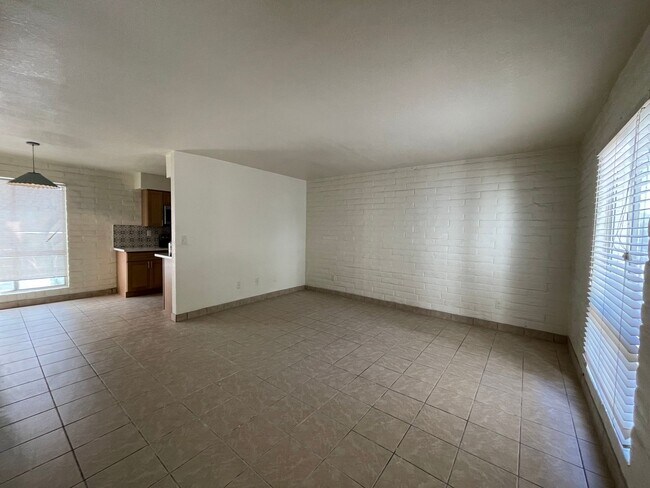 Building Photo - Remodeled 2 Bed / 2 Bath in Lovely Community – Pool, Covered Parking & Great Location