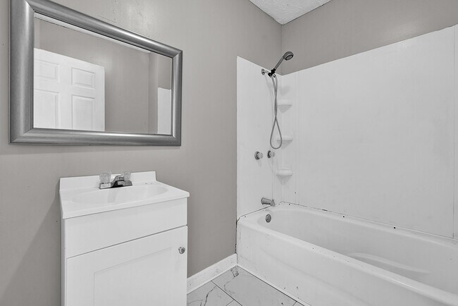 Building Photo - 2221 Gurnee Ave