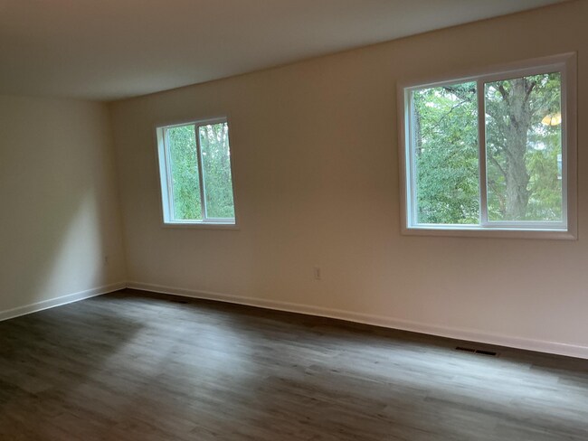 Building Photo - 18 Wayside Ct