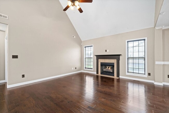 Building Photo - Pet Friendly Three Bedroom with Bonus!