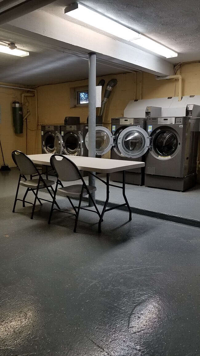On-sit Laundary - 605 Grove St