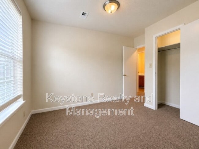 Building Photo - 717 Peachers Mill Rd