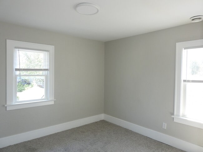 Building Photo - 1615 Pool St