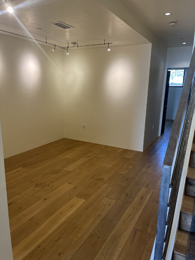 Building Photo - Contemporary 2 bed, 2.5 bath condo in Carbondale w/ stellar Mt. Sopris views