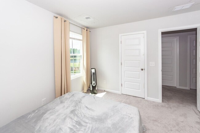 Building Photo - 239 Pine Crest View Dr