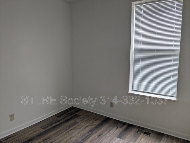 Building Photo - 2707 Russell Blvd