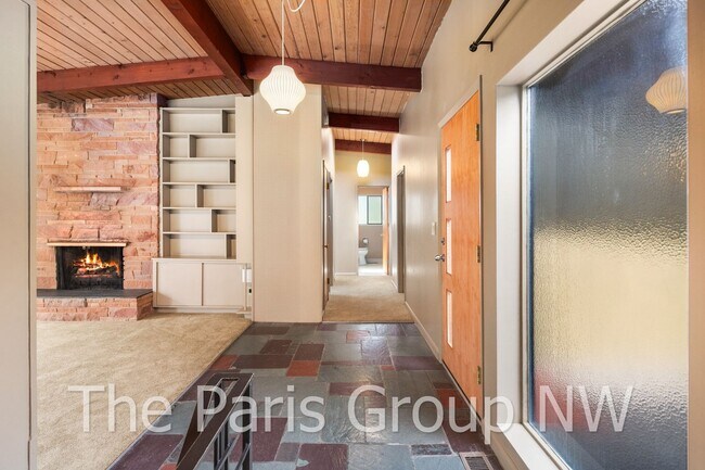 Building Photo - Extraordinary 4BR, 4200sf Mid Century Water View Home with Amazing Outdoor Spaces