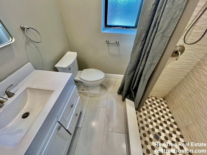 Building Photo - 1914 Beacon St