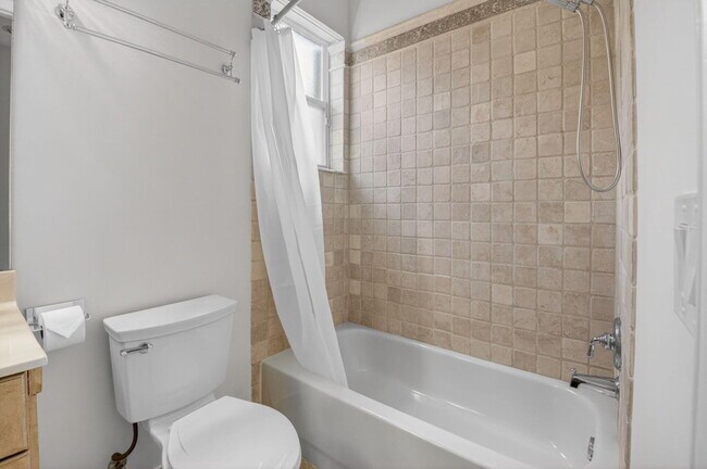 Building Photo - 7032 Vivaldi Ln