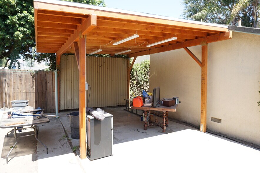 Building Photo - 10333 Jordan Ave