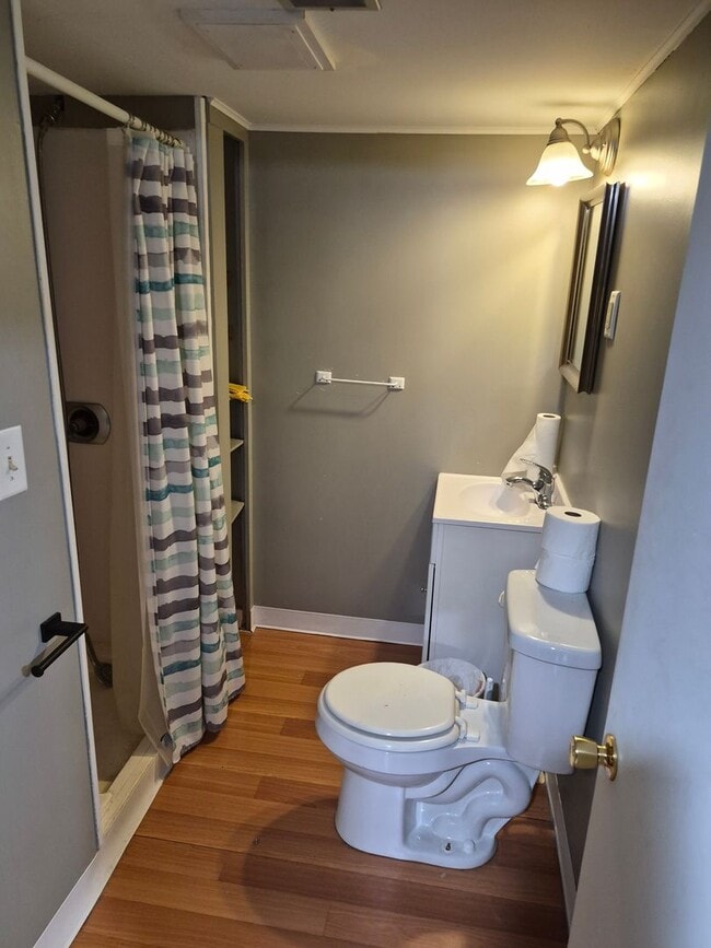 Building Photo - 4636 Wakefield Ave NE