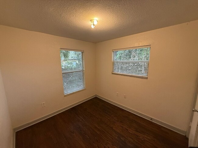 Building Photo - 1235 Virginia Dr