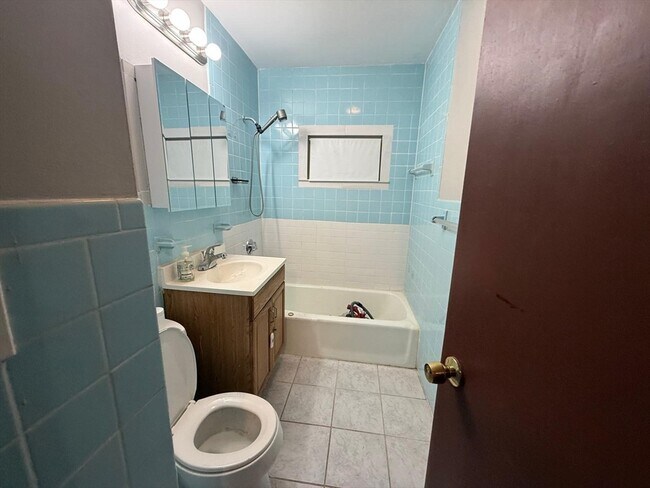 Building Photo - 118 White St