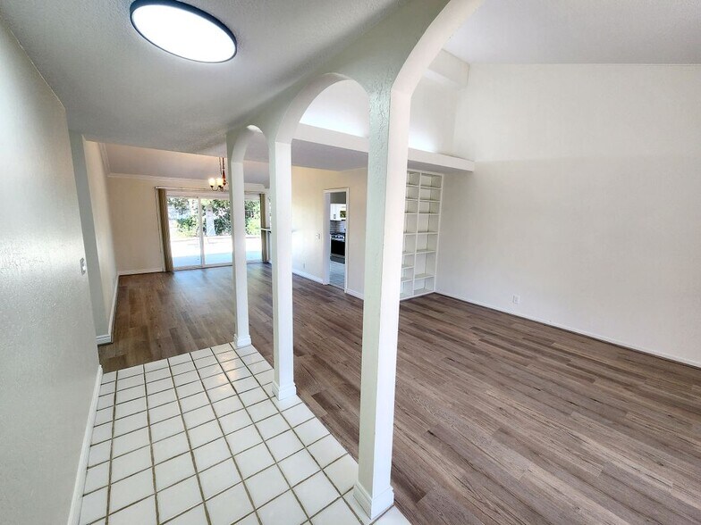 Building Photo - 80 N Lucas Ct