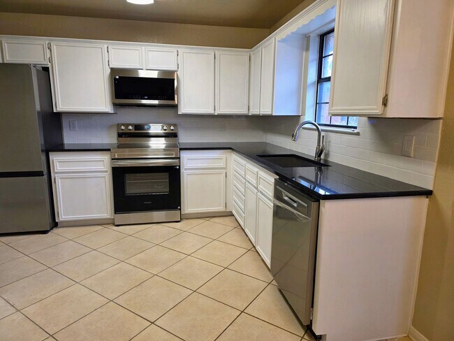 Building Photo - Beautifully Updated 4 Bedroom Home