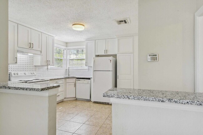 Building Photo - Renovated 3-Bedroom Home in the Heart of Murray Hill!