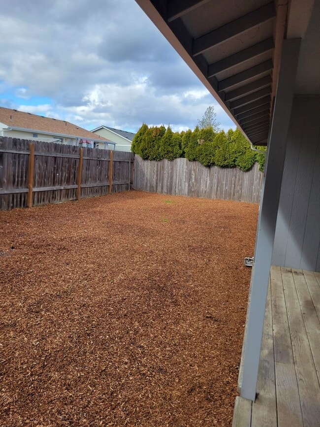 Building Photo - Newly Updated Single Level Home in Established Keizer Neighborhood