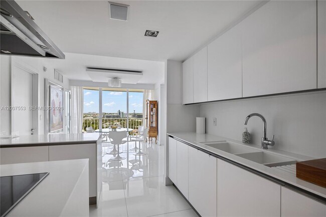 Building Photo - 10155 Collins Ave