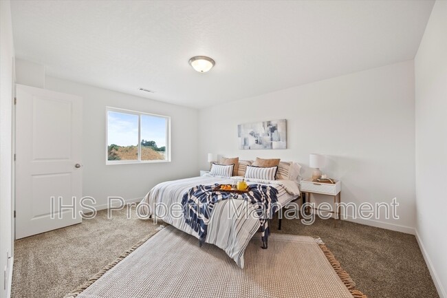 Building Photo - 4762 W Quinault Dr