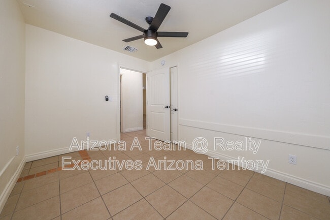 Building Photo - 1654 N Rosemont Blvd