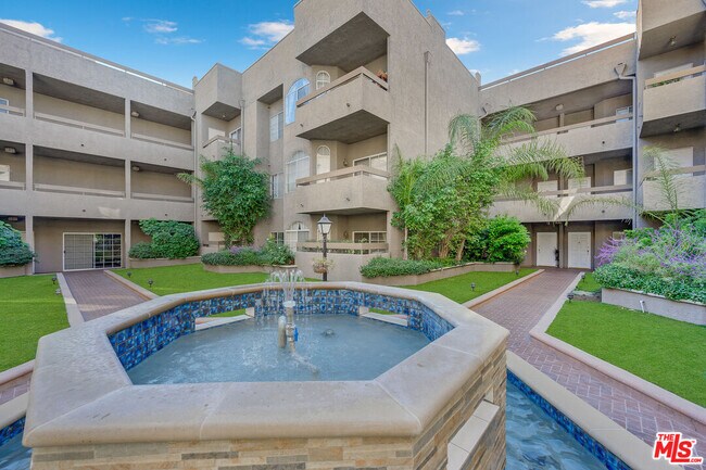 Building Photo - 14960 Dickens St