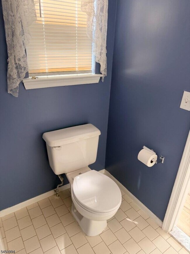 Building Photo - 343 Ventnor Ct