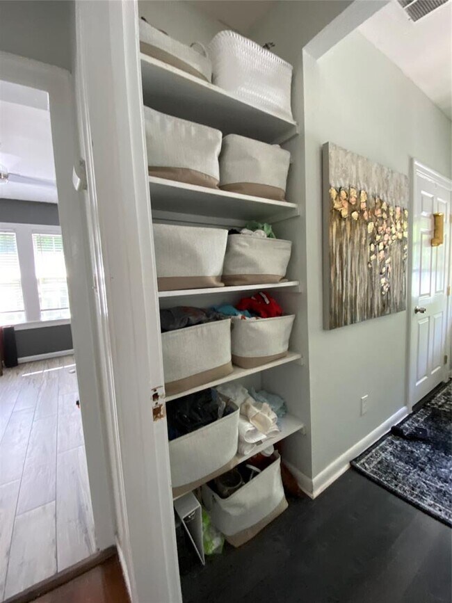 Building Photo - 3804 Duval St