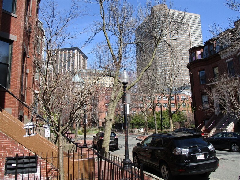 Building Photo - 30 Holyoke St