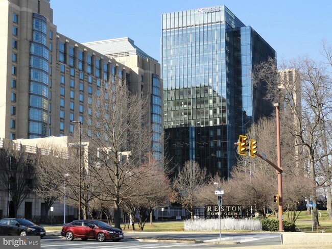 Building Photo - 1720 Lake Shore Crest Dr