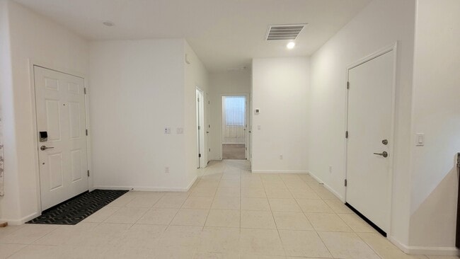 Building Photo - 7152 W Vineridge Dr