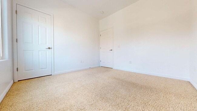 Building Photo - Pet Friendly 2 Bedroom Cedar Crossing Town...