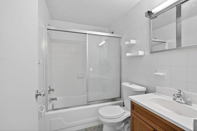 Building Photo - 1 Bedroom Condo Walking distance to UofD