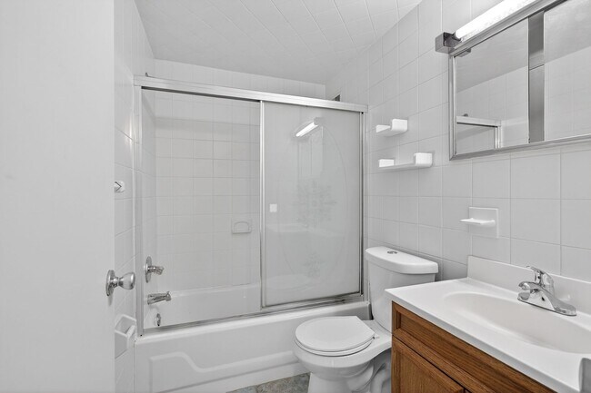 Building Photo - 1 Bedroom Condo Walking distance to UofD  Showing Saturday 3/14 11:30am-11:45