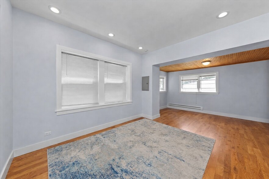 Building Photo - 4912 N Washtenaw Ave