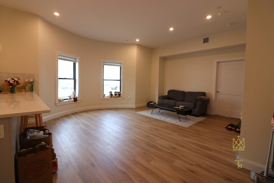 Primary Photo - 460 Washington St